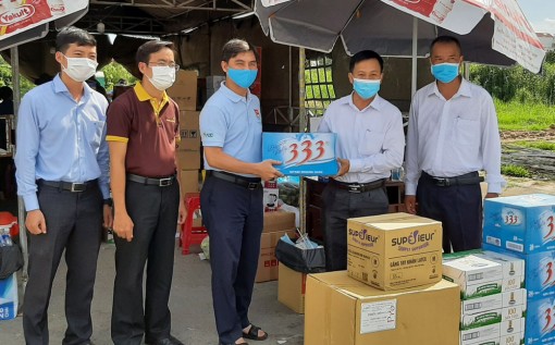 Tiếp nhận tiền và hàng hóa trị giá hơn 22 tỉ đồng ủng hộ phòng, chống dịch COVID-19