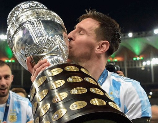 Lionel Messi trên đường trở thành cầu thủ vĩ đại nhất