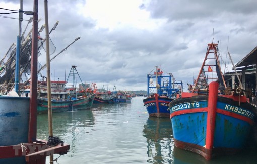 Bão số 3 di chuyển và đổi hướng liên tục, thời tiết biển diễn biến xấu