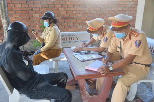 Phối hợp thực hiện nhiều giải pháp đảm bảo trật tự, an toàn giao thông