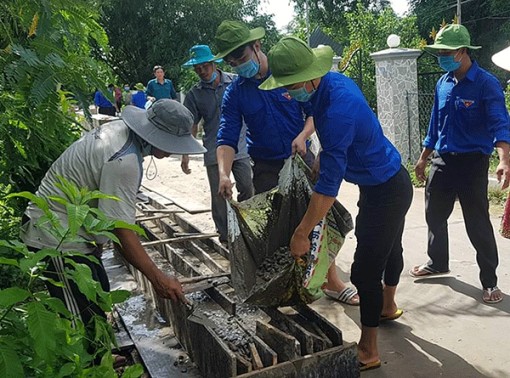 Ðoàn viên thanh niên tham gia bảo đảm an toàn giao thông