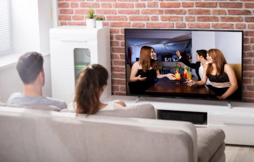 Ngồi xem TV nhiều, tăng nguy cơ mắc chứng ngưng thở khi ngủ