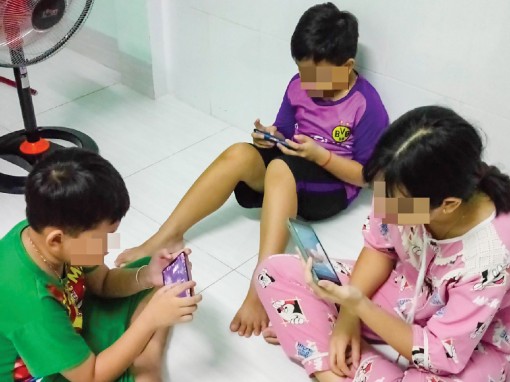 Những ngày giãn cách, phòng ngừa trẻ nghiện điện thoại
