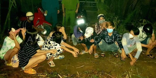 Giãn cách xã hội, vẫn tụ tập câu cá