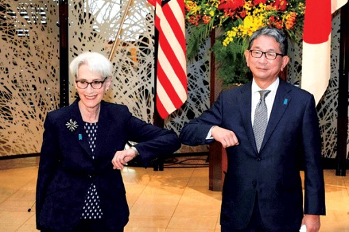 Giới chức Mỹ dồn dập thăm châu Á