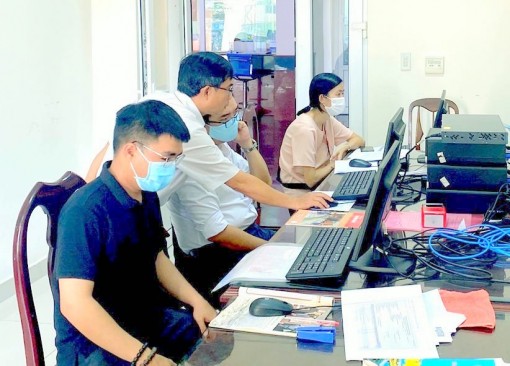 Bám sát các nguồn thu, hỗ trợ người nộp thuế bị ảnh hưởng dịch,
quyết tâm hoàn thành thu ngân sách