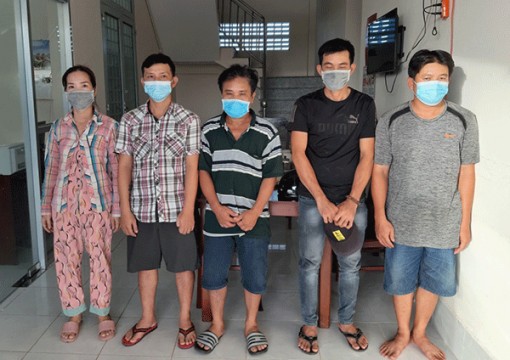 Phong Điền: Bắt quả tang 11 người tụ tập lắc tài xỉu