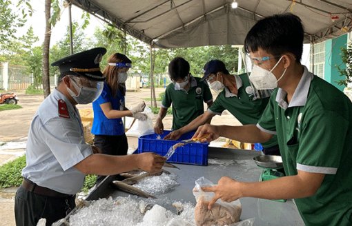 Kiểm tra an toàn vệ sinh thực phẩm tại các điểm bán hàng bình ổn giá, "mang chợ ra phố"