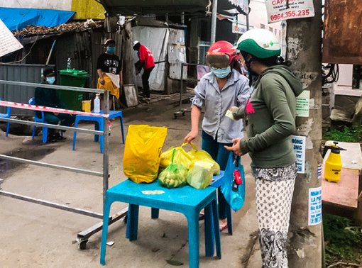 Bên trong khu phong tỏa