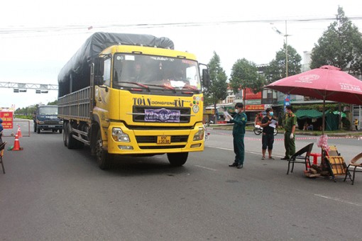 Ðảm bảo phương tiện phục vụ vận tải hàng thiết yếu và hàng phục vụ sản xuất