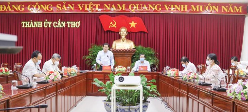 Huy động tổng lực, khẩn trương tiêm vaccine COVID-19 cho người dân toàn thành phố