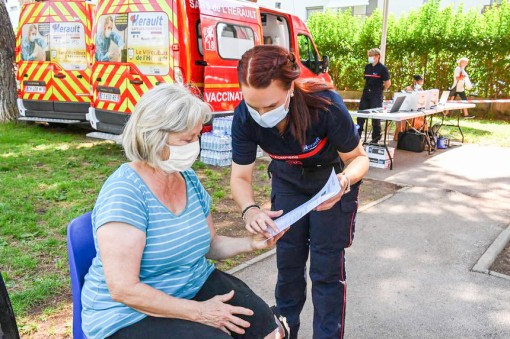 EU vượt Mỹ về tiêm vaccine COVID-19