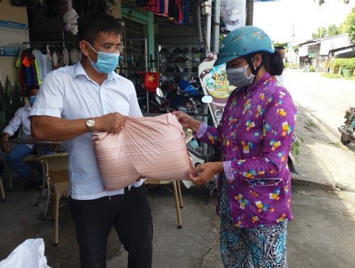 Tỏa sáng tinh thần đùm bọc lẫn nhau