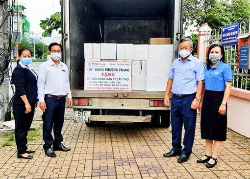 Tiếp nhận thiết bị y tế phòng, chống dịch COVID-19