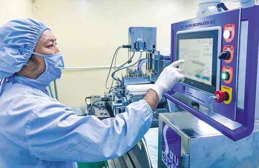 Chìa khóa mở thêm cánh cửa và những bước đi thận trọng!