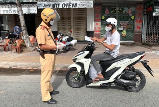 Không mang theo giấy tờ xe máy khi lưu thông trên đường, sẽ bị xử phạt