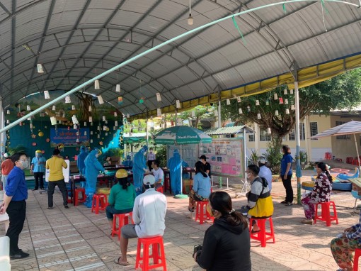 "Áo xanh" nơi tuyến đầu chống dịch