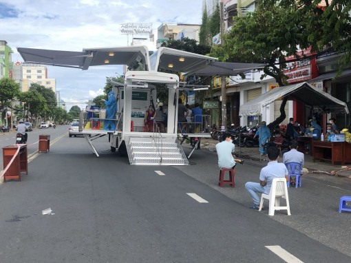 TP Cần Thơ: Xe tiêm chủng lưu động cho người dân trong khu phong tỏa