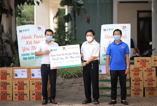 Hỗ trợ cho cán bộ, chiến sĩ tuyến đầu chống dịch