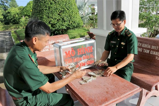 “សន្សំ​លុយ​រាយ​ ចែក​រំលែក​លំ​បាក​”