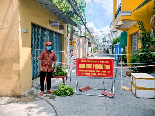 Anh thợ hớt tóc về quê trồng rau tặng bà con bị ảnh hưởng dịch COVID-19