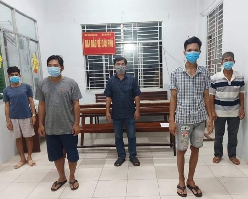 Bắt quả tang nhóm đối tượng tụ tập đá gà