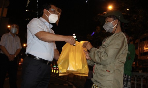 Bộ LĐTB&XH hướng dẫn các địa phương giãn cách hỗ trợ khẩn cấp cho người dân