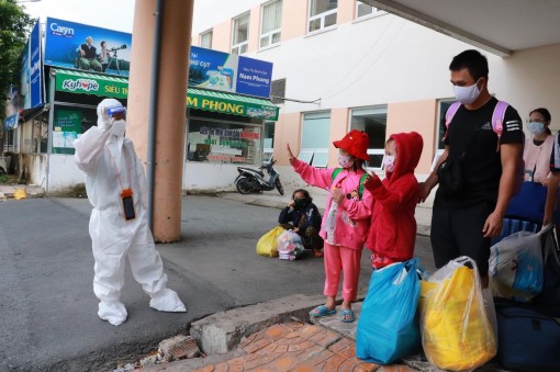 Mừng ngày bệnh nhân COVID-19 ra viện