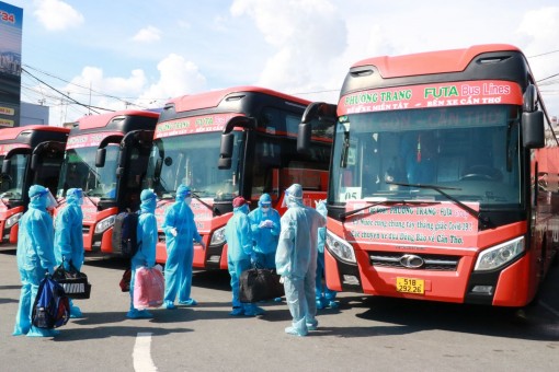 Ấm lòng chuyến xe hồi hương từ vùng dịch