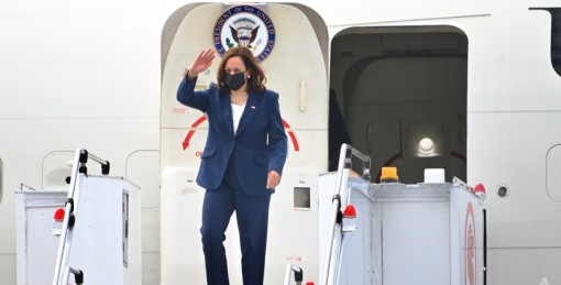 Phó Tổng thống Mỹ Harris đến Singapore