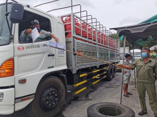 Nhiều đề xuất qua việc đăng ký kiểm soát phương tiện vận chuyển hàng hóa vào TP Cần Thơ