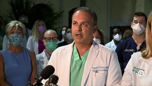 Bác sĩ Mỹ bất lực kêu gọi người dân tiêm vaccine COVID-19