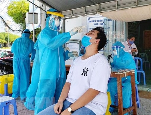 Việt Nam ghi nhận 12.096 ca mắc mới COVID-19 và thêm 335 ca tử vong