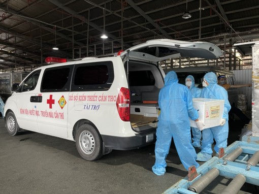 1.200 đơn vị máu được chuyển bằng máy bay từ Hà Nội vào Cần Thơ