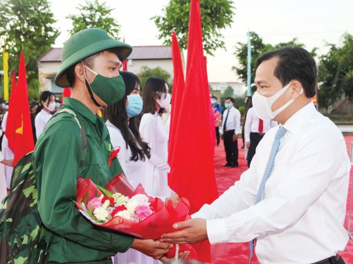 Ưu tiên tuyển chọn và gọi nhập ngũ những công dân đã tốt nghiệp cao đẳng, đại học