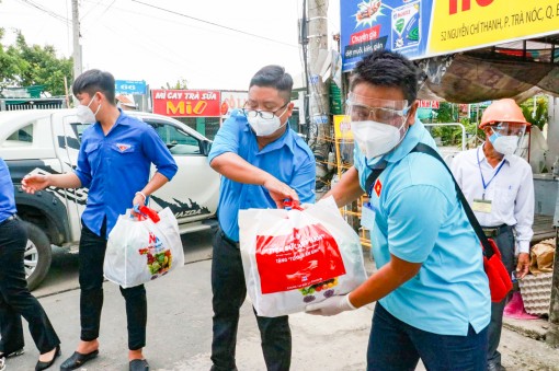 Nhiều biện pháp hỗ trợ người dân, doanh nghiệp vượt khó khăn