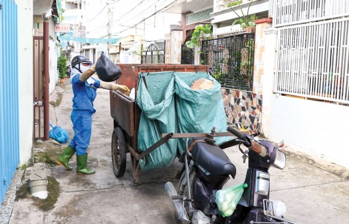 Lao công nhọc nhằn mùa dịch