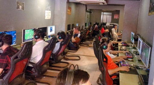 Bài 1: Hệ lụy khi người trẻ chìm trong bàn phím