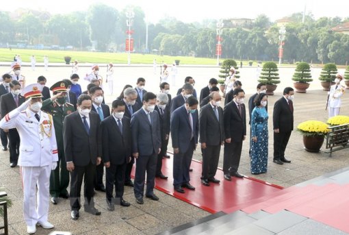Lãnh đạo Đảng và Nhà nước vào Lăng viếng Chủ tịch Hồ Chí Minh