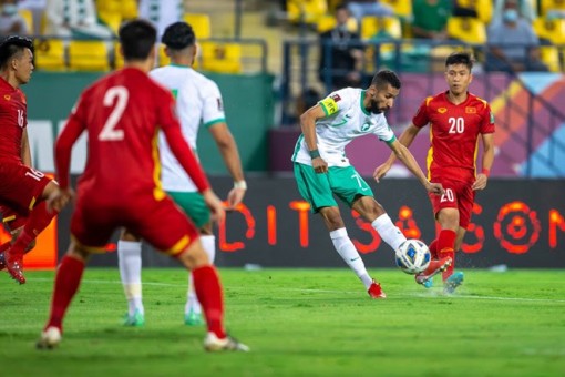Bị 2 quả penalty, Việt Nam thua ngược Saudi Arabia
