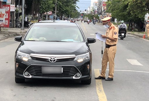 Hậu quả nghiêm trọng khi vừa điều khiển phương tiện giao thông vừa nghe điện thoại