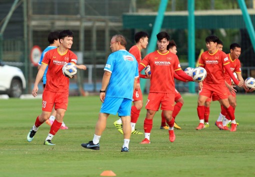 Chạm trán Úc, “cửa” nào cho tuyển Việt Nam?