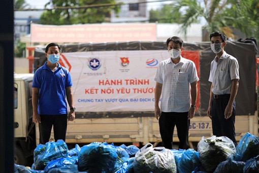 Thu mua nông sản giúp nông dân