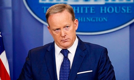 Nhà Trắng đề nghị quan chức dưới thời chính quyền tiền nhiệm từ chức