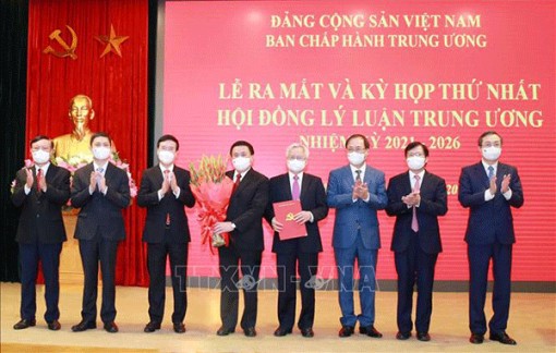 Ra mắt Hội đồng Lý luận Trung ương