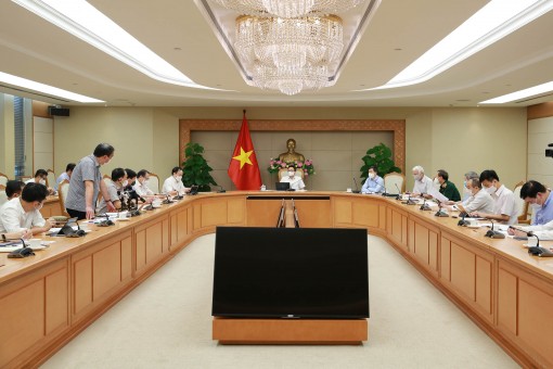 Sớm chủ động nguồn vaccine, thuốc men, trang thiết bị điều trị COVID-19