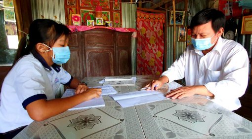 Đưa bài học, bài tập đến học sinh có hoàn cảnh khó khăn