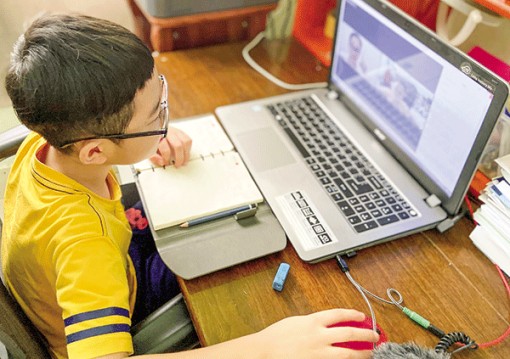 Chọn thiết bị công nghệ phù hợp cho việc học online