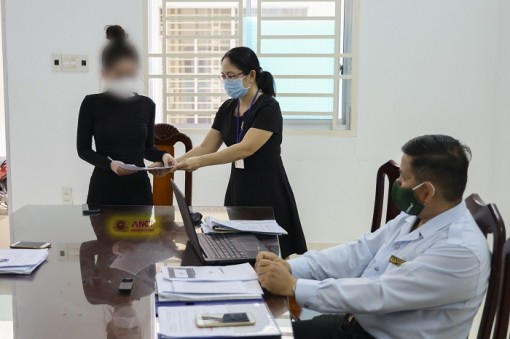 Xử phạt người đăng thông tin sai sự thật tiêm vaccine “nhờ ba chồng quyền lực”