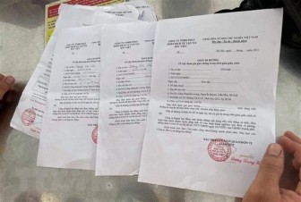 Bắt đối tượng làm giả và bán các loại giấy tờ để "thông chốt"